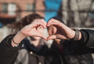 heart hands 